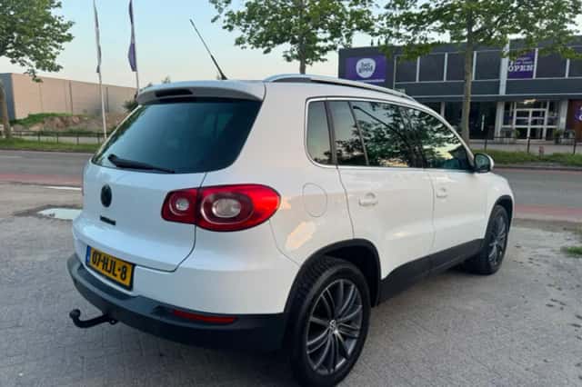 Volkswagen Tiguan (2009) thumbnail 3