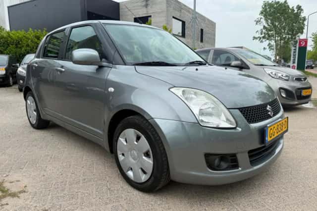 Suzuki Swift (2009) thumbnail 2