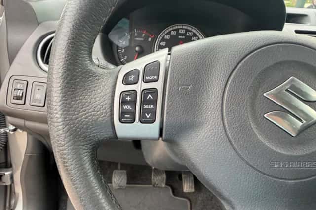 Suzuki Swift (2009) thumbnail 13