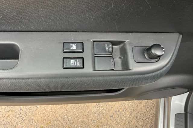 Suzuki Swift (2009) thumbnail 16
