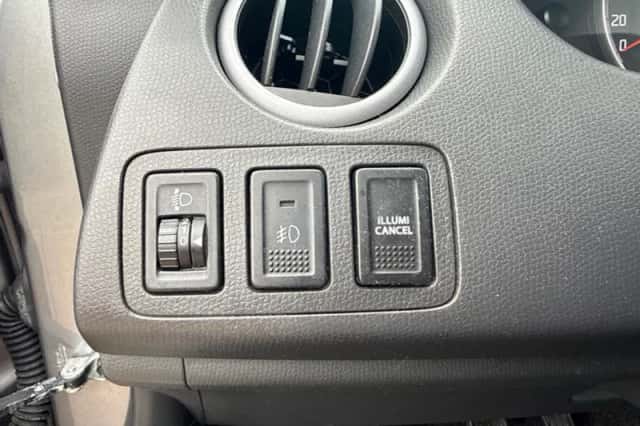 Suzuki Swift (2009) thumbnail 17