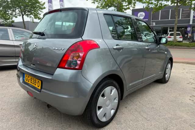 Suzuki Swift (2009) thumbnail 3