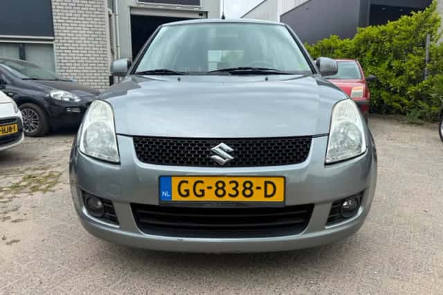 Suzuki Swift (2009) thumbnail 5