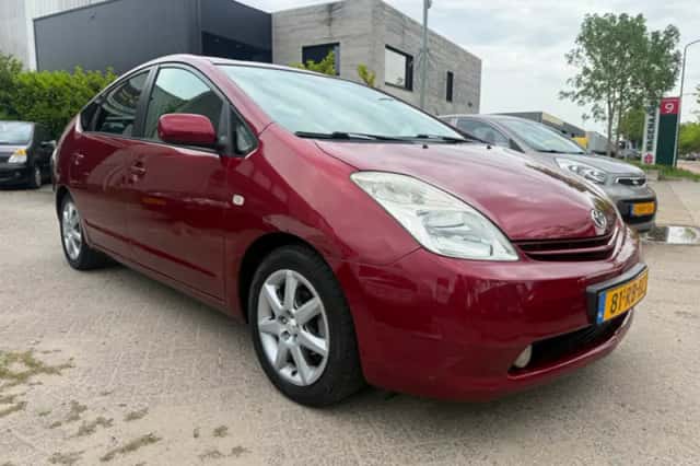 Toyota Prius (2005) thumbnail 2