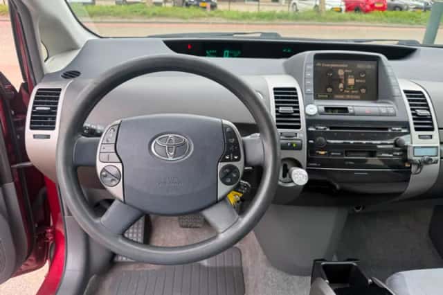 Toyota Prius (2005) thumbnail 13