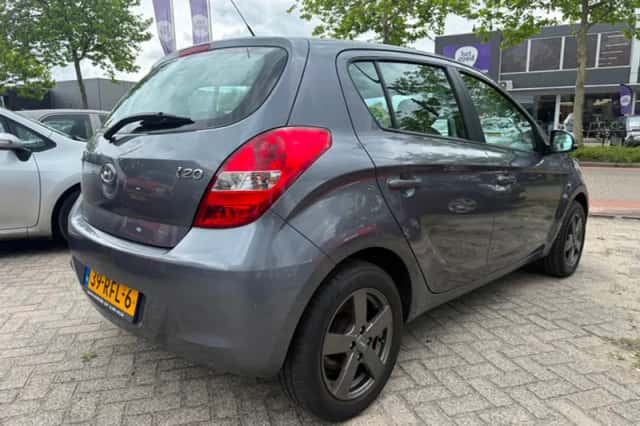 Hyundai i20 (2011) thumbnail 3