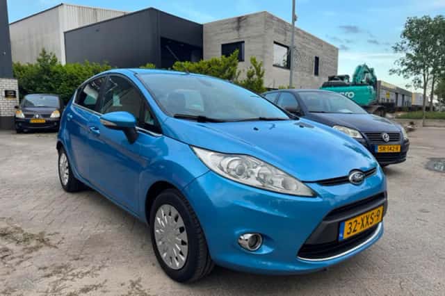 Ford Fiesta (2012) thumbnail 2