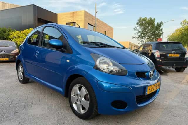 Toyota Aygo (2009) thumbnail 2