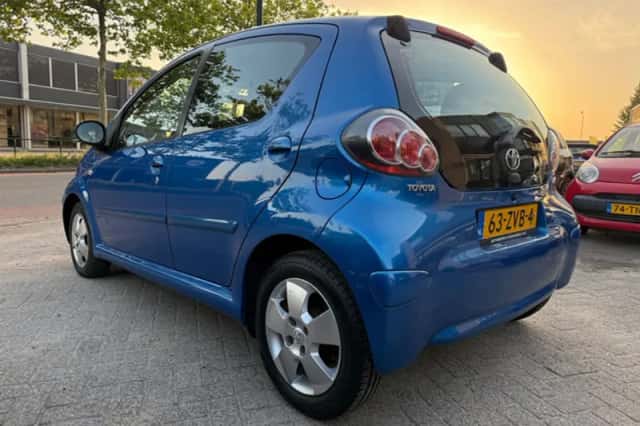 Toyota Aygo (2009) thumbnail 3