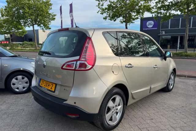 Renault Scénic (2009) thumbnail 3
