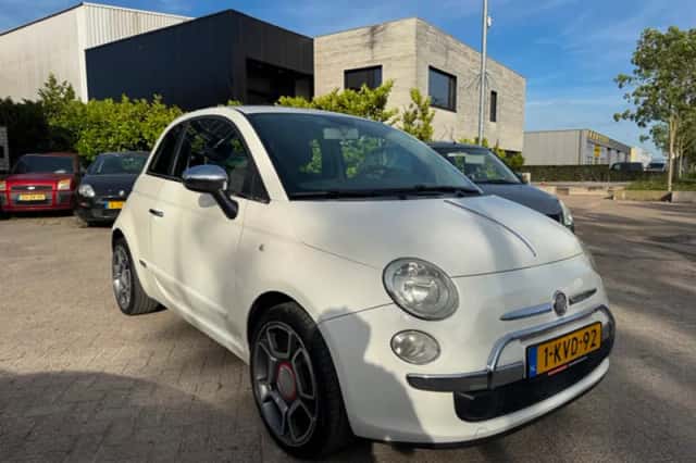 Fiat 500 (2009) thumbnail 2