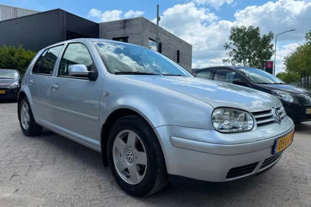 Volkswagen Golf (2003) thumbnail 2