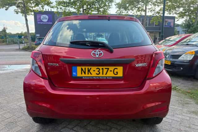 Toyota Yaris (2012) thumbnail 6