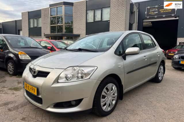 Toyota Auris (2007) thumbnail 1