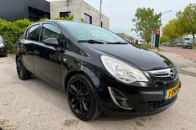 Opel Corsa (2011) thumbnail 2