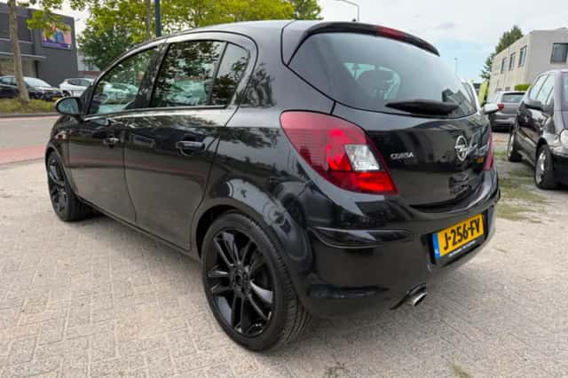 Opel Corsa (2011) thumbnail 4