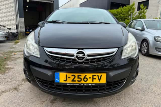 Opel Corsa (2011) thumbnail 5