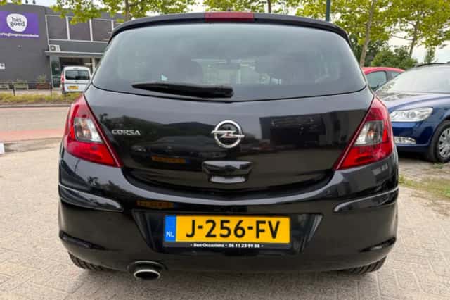 Opel Corsa (2011) thumbnail 6