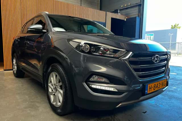 Hyundai Tucson (2016) thumbnail 3