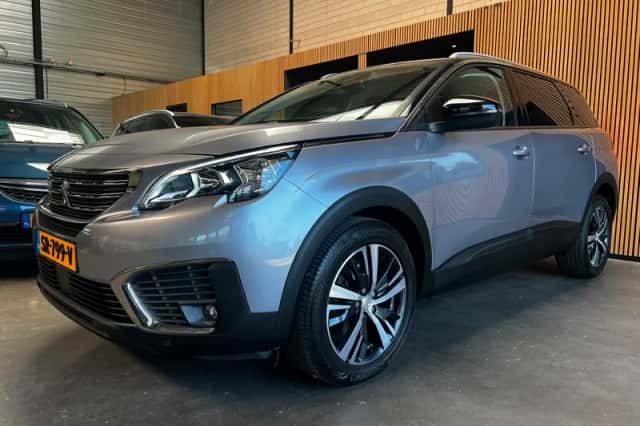 Peugeot 5008 (2017) thumbnail 1