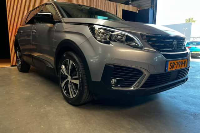 Peugeot 5008 (2017) thumbnail 3