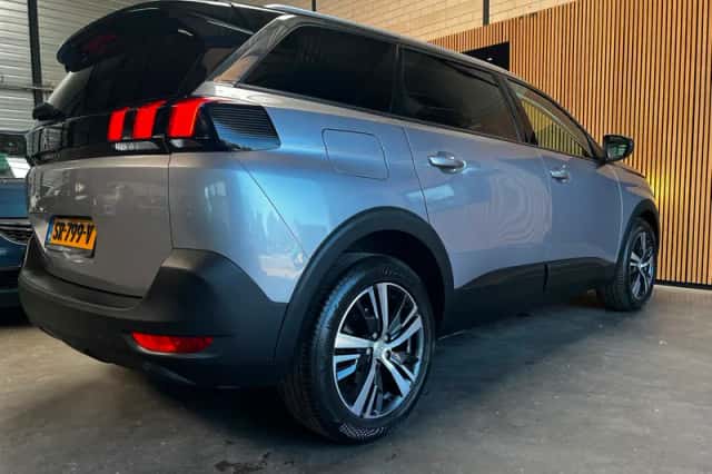 Peugeot 5008 (2017) thumbnail 4