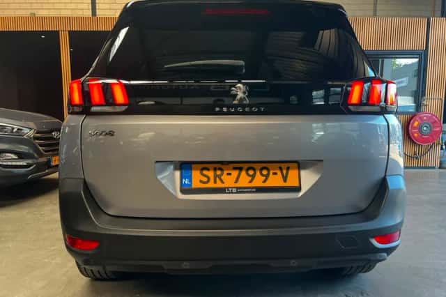 Peugeot 5008 (2017) thumbnail 6