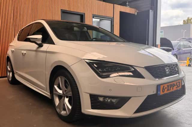 SEAT Leon (2013) thumbnail 3