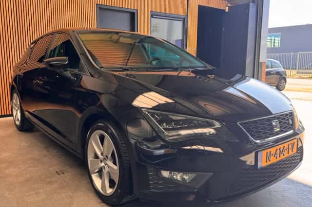 SEAT Leon (2016) thumbnail 3