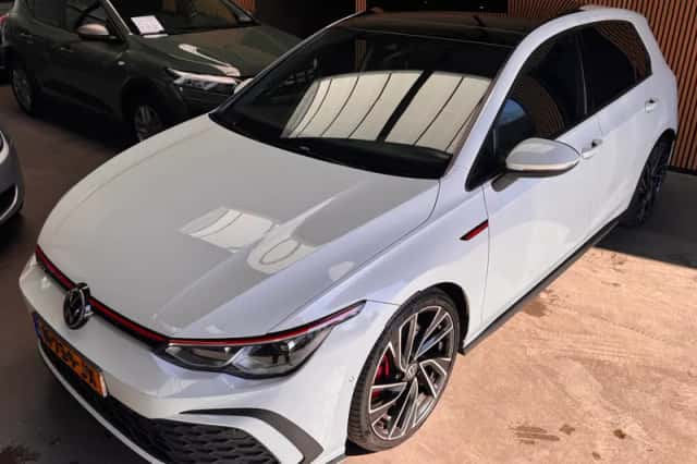 Volkswagen Golf (2021) thumbnail 4
