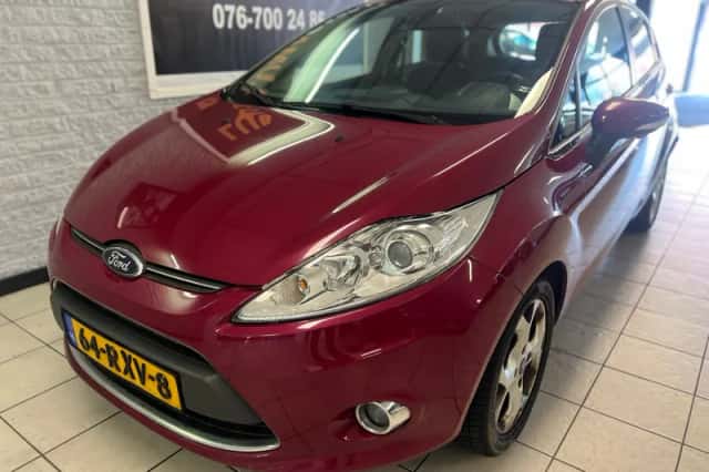 Ford Fiesta (2011) thumbnail 3