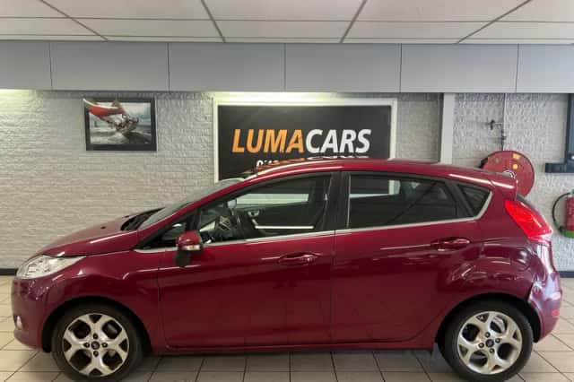 Ford Fiesta (2011) thumbnail 4