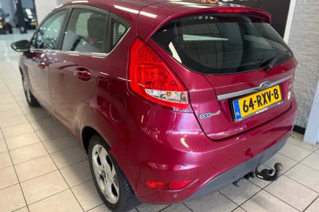Ford Fiesta (2011) thumbnail 6