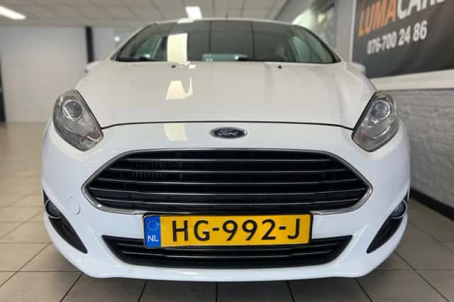 Ford Fiesta (2015) thumbnail 2