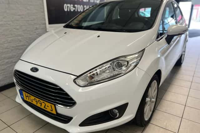 Ford Fiesta (2015) thumbnail 3