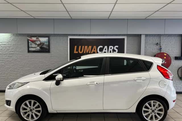 Ford Fiesta (2015) thumbnail 5