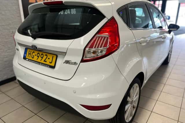Ford Fiesta (2015) thumbnail 6