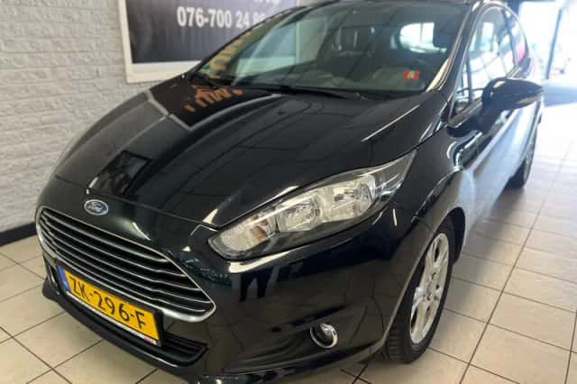 Ford Fiesta (2013) thumbnail 3