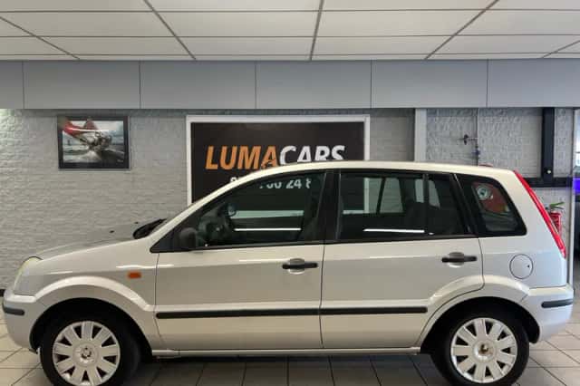 Ford Fusion (2004) thumbnail 5