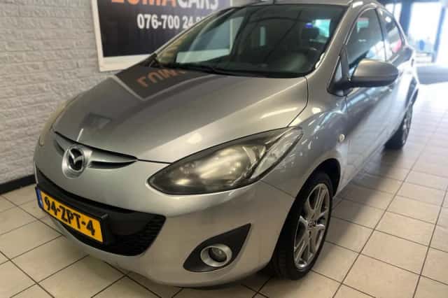 Mazda 2 (2013) thumbnail 3