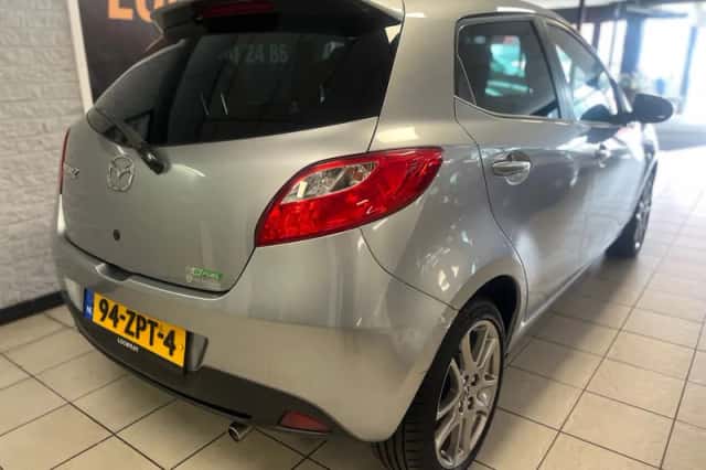 Mazda 2 (2013) thumbnail 6