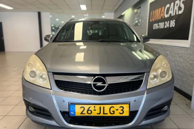 Opel Vectra (2009) thumbnail 2