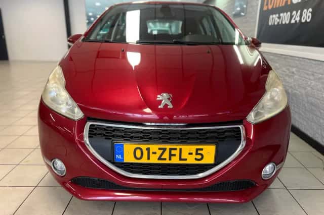 Peugeot 208 (2012) thumbnail 2
