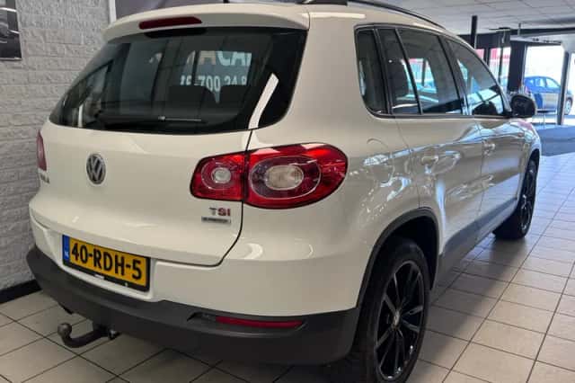 Volkswagen Tiguan (2011) thumbnail 6
