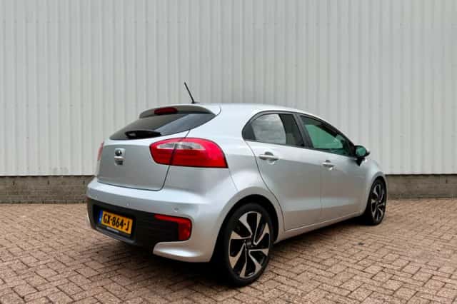 Kia Rio (2015) thumbnail 2