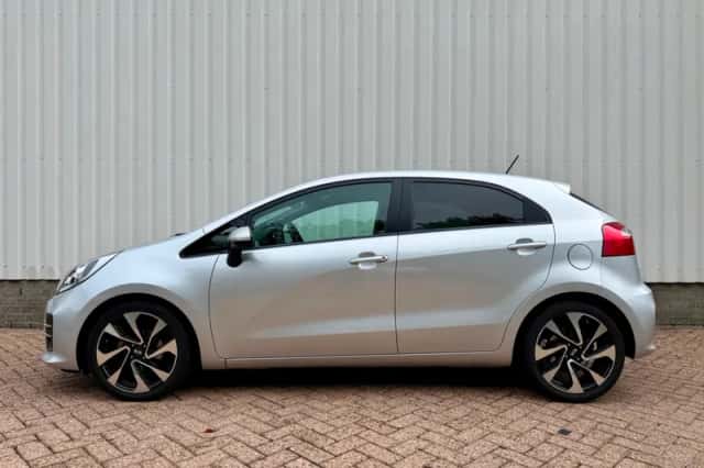 Kia Rio (2015) thumbnail 3