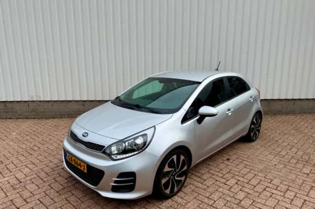Kia Rio (2015) thumbnail 4