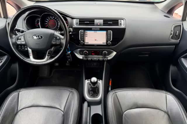 Kia Rio (2015) thumbnail 5