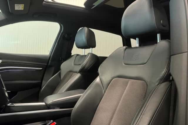 Audi e-tron (2019) thumbnail 3