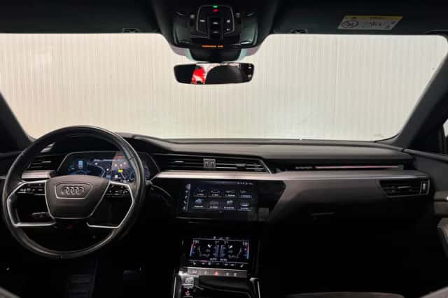 Audi e-tron (2019) thumbnail 4